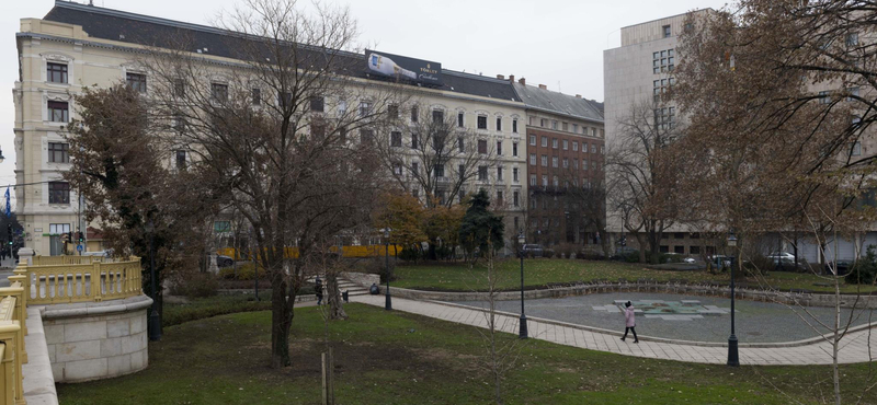 Már látszik a Nagy Imre-szobor helye a Jászai Mari téren