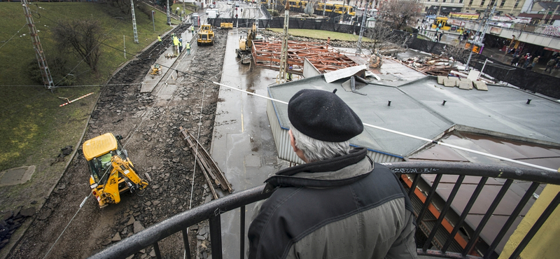 Széll Kálmán tér: Hétfőtől fokozódnak a gyalogosok viszontagságai