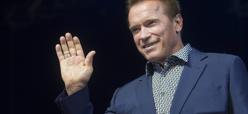 Schwarzenegger tekert egyet az Andrássy úton