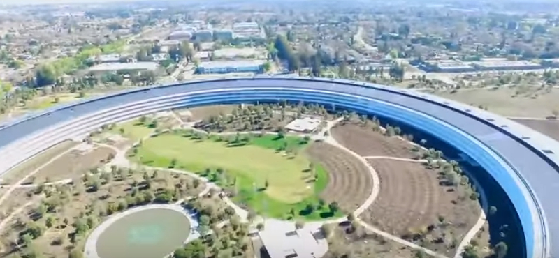 Csak idő kérdése volt: drón zuhant az Apple Park főépületére