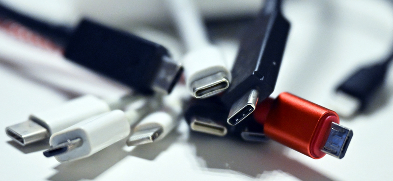 USB-töltőket vizsgált a fogyasztóvédelmi hatóság, majdnem 90 százalékuk nem felelt meg a biztonsági előírásoknak