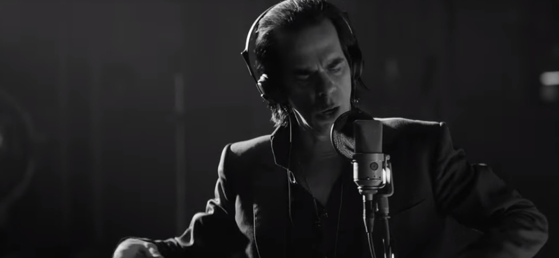 Ilyen Nick Cave-koncertfelvételt se látott nagyon a világ – videó