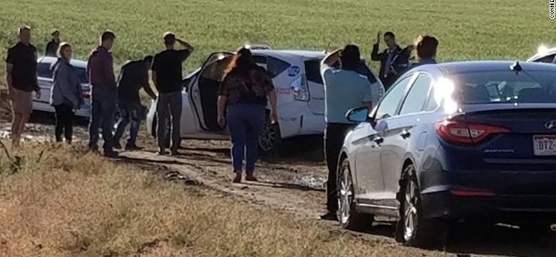 Közel 100 autós akadt el a sárban a semmi közepén, mert a Google Maps "tudott" egy rövidebb utat