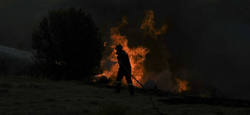 Vállalja a politikai felelősséget az erdőtüzekért a görög kormányfő