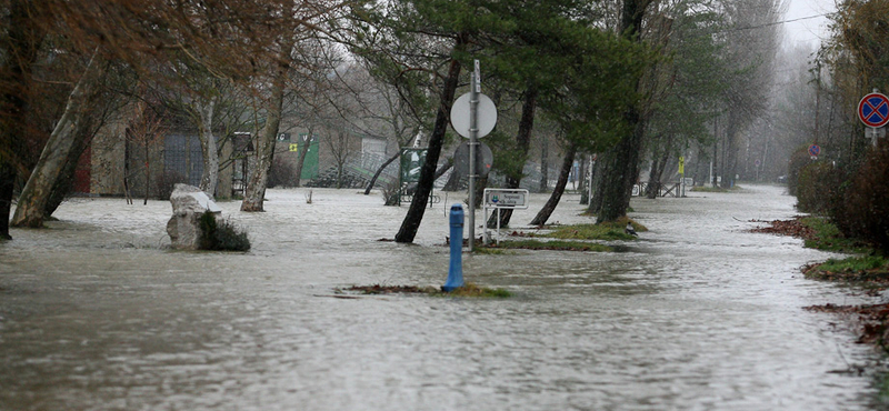 Kiöntött a Balaton