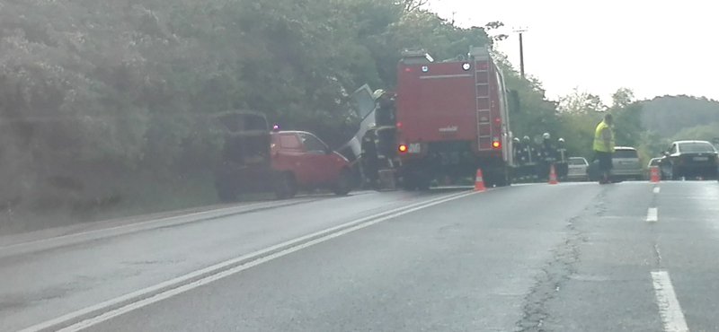 Karambol miatt bénult meg a 10-es út és az M1-es autópálya is