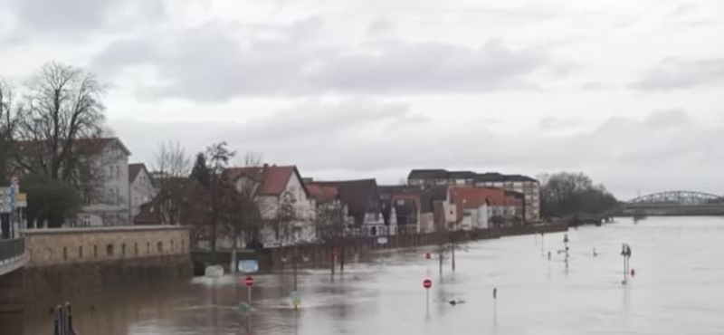 Egyes helyeken már a lakosságot is ki kellett költöztetni a német áradások miatt