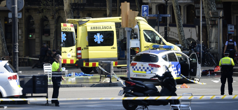 Tömegbe hajtott egy furgon Barcelonában, terrortámadás történt