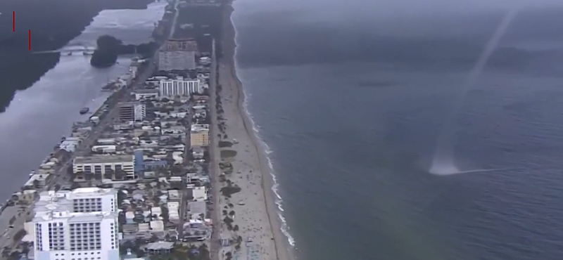 Videó: Víztölcsér csapott le egy emberekkel teli strandra Miamiban