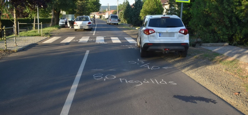 Három gyereket ütött el a zebrán egy sofőr, mikor kikerülte az autót, ami megállt előttük