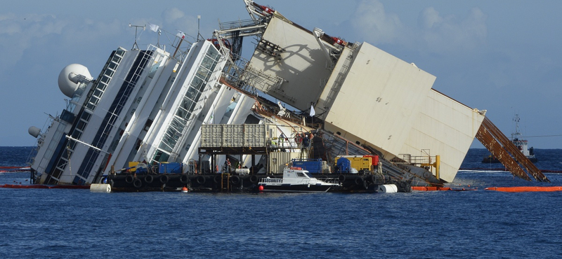 Ketté is törhet a Costa Concordia roncsa, ha nem vigyáznak