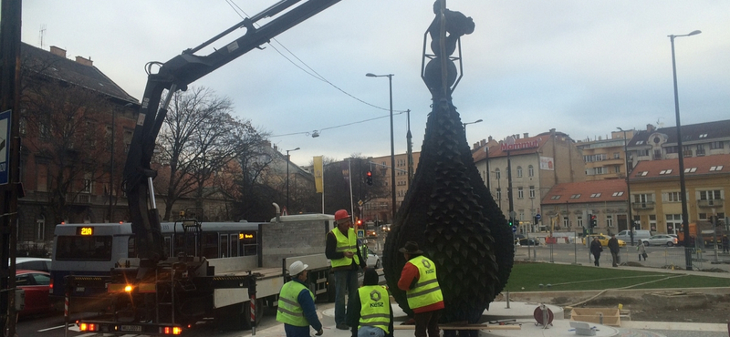 Visszakerült a Moszkva tér egyik szimbóluma – fotó