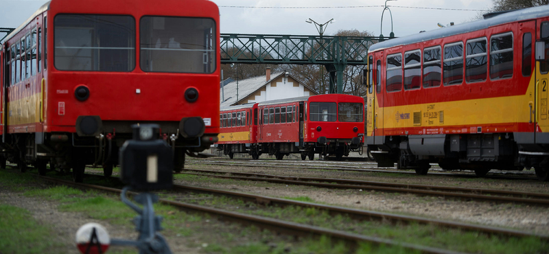 Döntött a MÁV: nem hozzák vissza a leállított mellékvonalakra a vonatokat, sőt, kevesebb pótlóbusz lesz