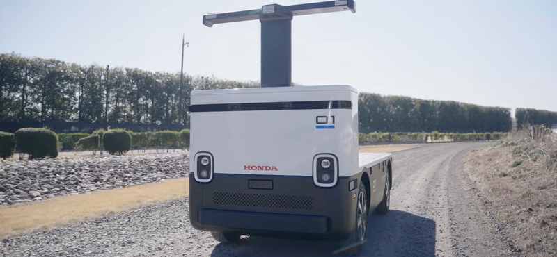 Itt a Honda robot-villanytargoncája, ami akár emberi beavatkozás nélkül is képes közlekedni