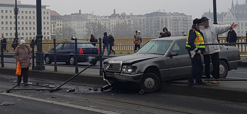 Nem jár a 4-es, 6-os, mert baleset volt a Margit hídon - mindenki meneküljön a Szent István körútról