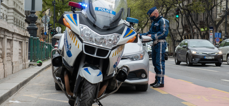 A választás előtt kapnának bőkezű jutalmat a rendőrök