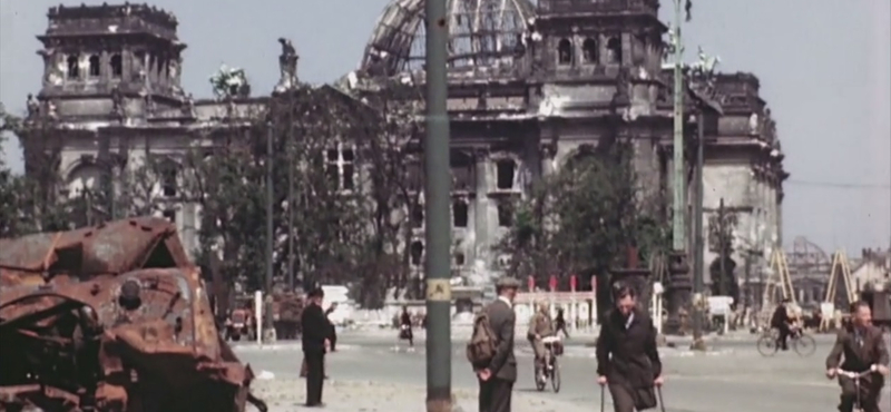 Elképesztő színes felvételen látható a szétbombázott Berlin 1945 júliusából - videó