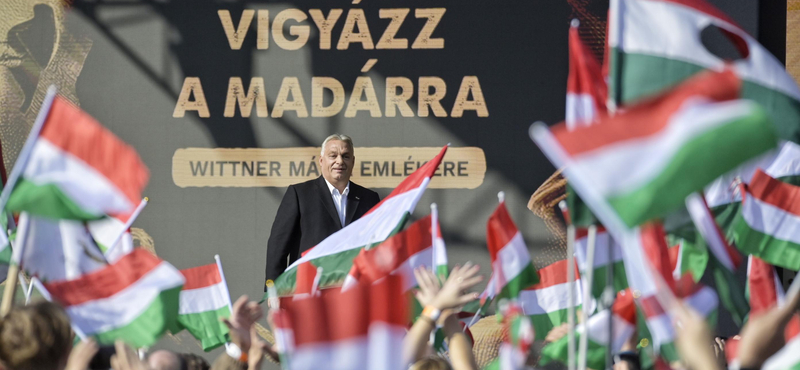 "A brüsszeli gazda megvakarta a kutyus fejét" - Orbán öt percet szentelt Magyar Péternek ünnepi beszédében