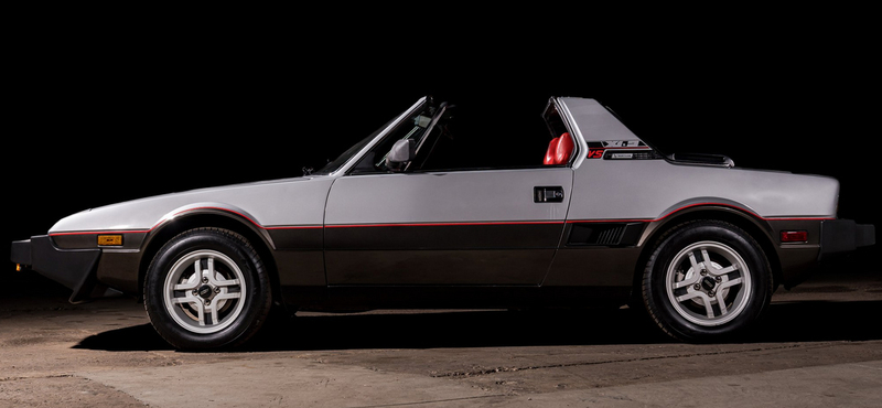 Mint egy mini Ferrari: időutazásra hív ez az eladó apró Fiat sportkocsi
