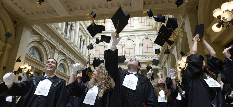 Több mint tízezren bukhatják a diplomát