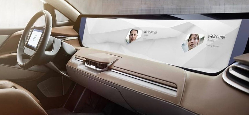 A Tesla a kanyarban sincs: videón a 49 colos gigantikus kijelzős kínai villanyautó