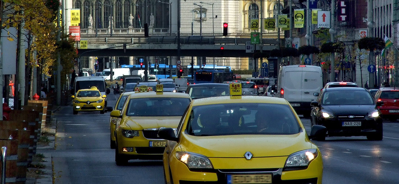 Azonnali, legalább 18 százalékos tarifaemelést akarnak a budapesti taxisok