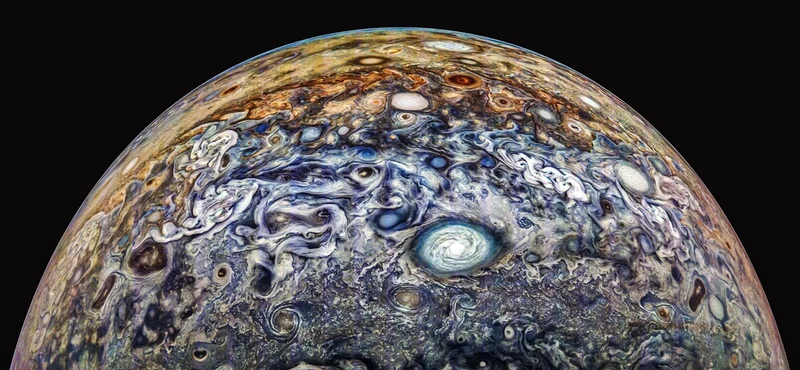 Elképesztő fotókat küldött haza a Juno űrszonda a Jupiter légköréről