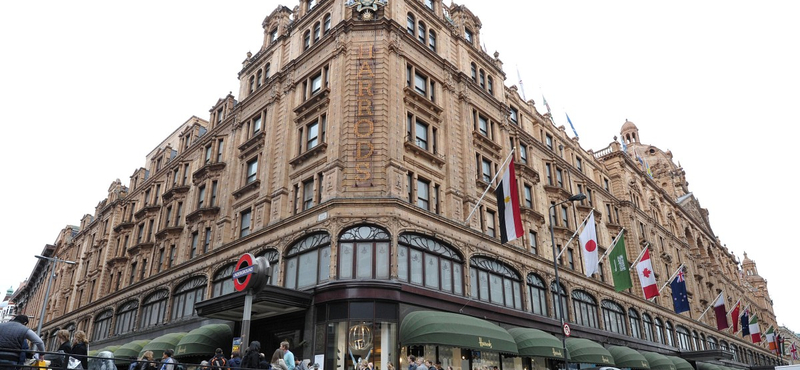 Gyanús lett a nő, aki 6 milliárd forintot költött a Harrodsban