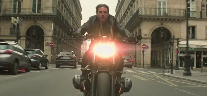 Lelkesen csinálja a házi feladatát Tom Cruise – krosszmotorozik a Mission Impossible 7 miatt