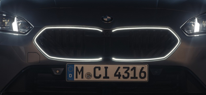 Már a legkisebb BMW-nek is világít a hűtőrácsa