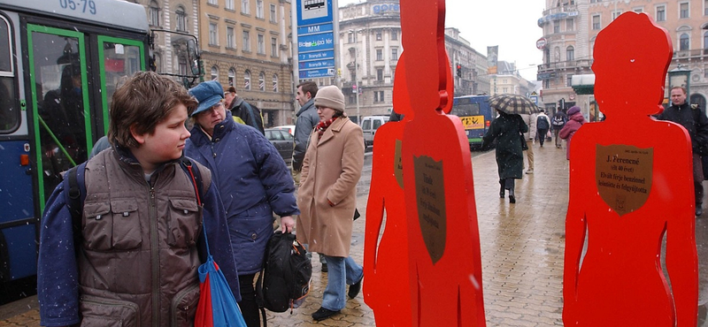 Az anyák vagy az apák okoznak több gondot a gyereknek a láthatáson?