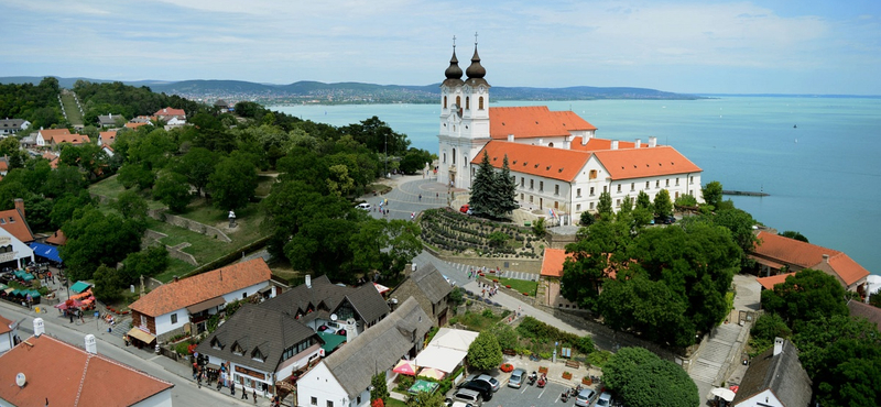 Tavaszra felújítják a Balaton-part leghíresebb épületét