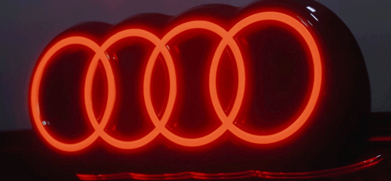 Now the four rings light up for the first time: the new Audi A6 lights up with lightning