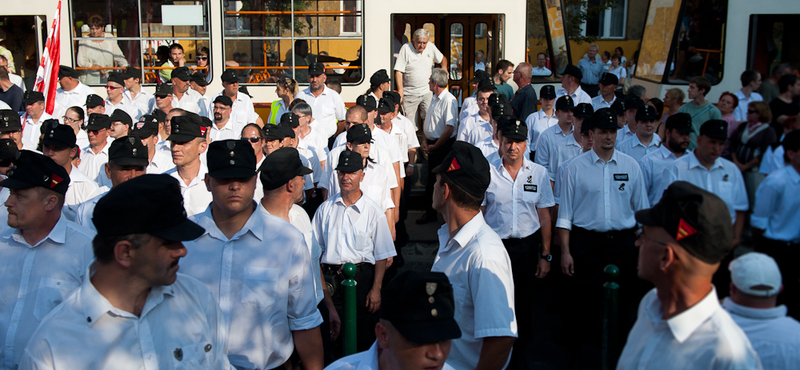 Aláírást gyűjt a Jobbik a devizahitelekről