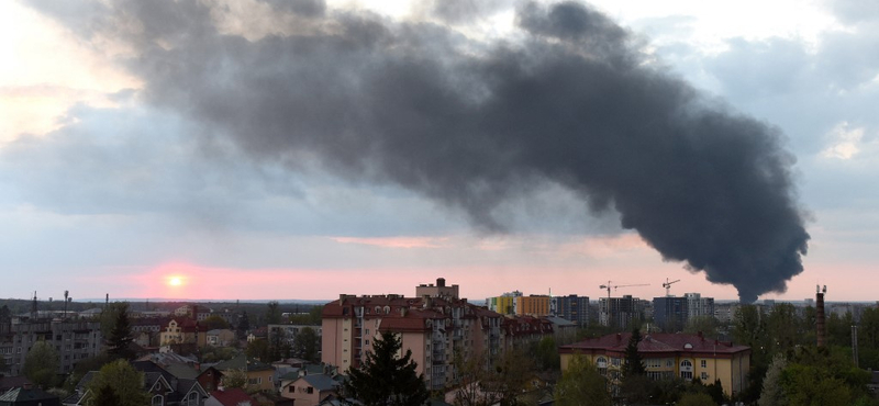 Lángokban a krími hajógyár egy ukrán rakétatámadás után