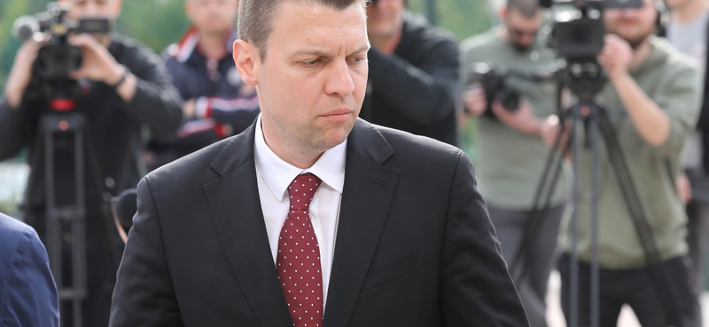 Távozik Menczer Tamás külügyi államtitkár, inkább a Fidesz kommunikációs igazgatója lesz 
