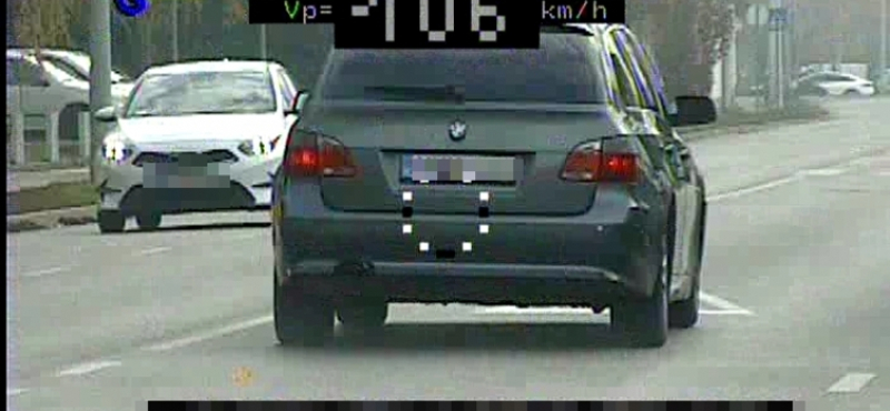 Nemcsak a százas tempó, de más baj is volt egy BMW-ssel Kecskeméten