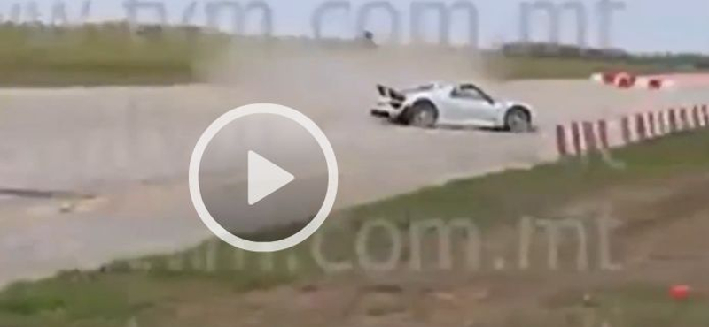 Nézők közé csapódott egy Porsche 918 Máltán - videó