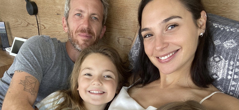 Bájos fotóval jelentette be a Wonder Womant játszó Gal Gadot, hogy újra terhes