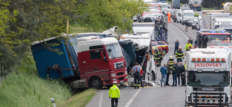 Egy miskolci nyugdíjas klub tagjai vannak a szlovákiai buszbaleset sérültjei között