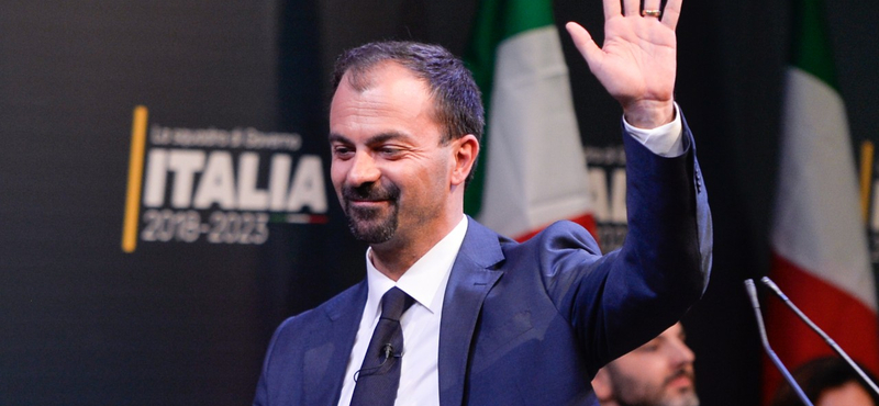 Az olasz oktatási miniszter betartotta a szavát, és lemondott