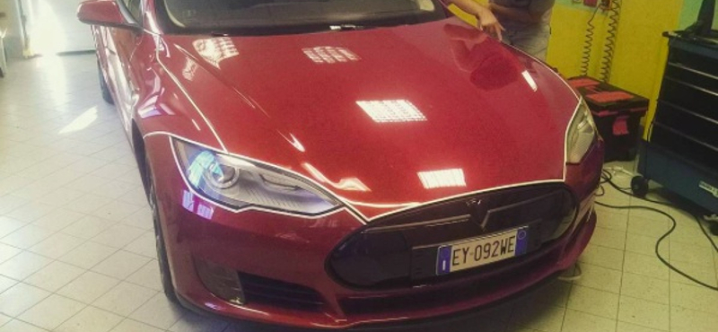 Ilyen tuningot sem kapott még a Tesla