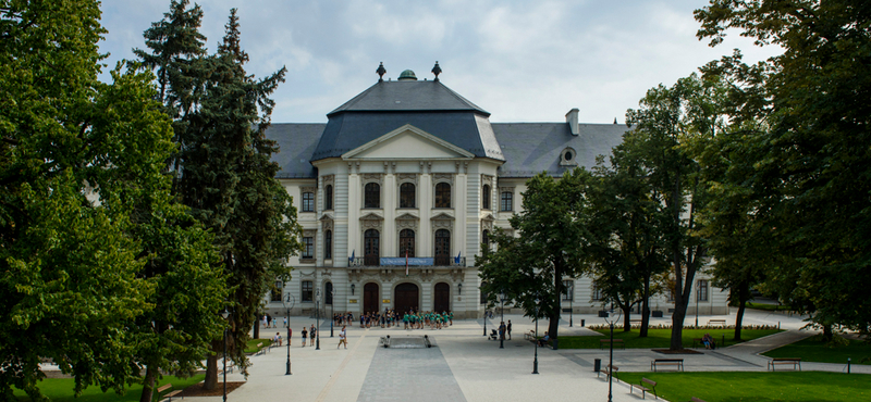 Az egri érsekségnek adná a kormány az Eszterházy Károly Egyetemet