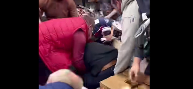 Akciós termékekért verekedtek össze a vásárlók egy prágai Lidlben – videó