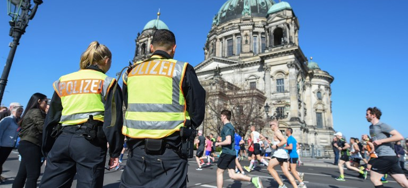 Kipát hordó emberekre támadtak Berlinben