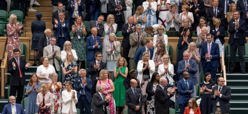 Állva tapsolták az AstraZeneca kutatóját Wimbledonban