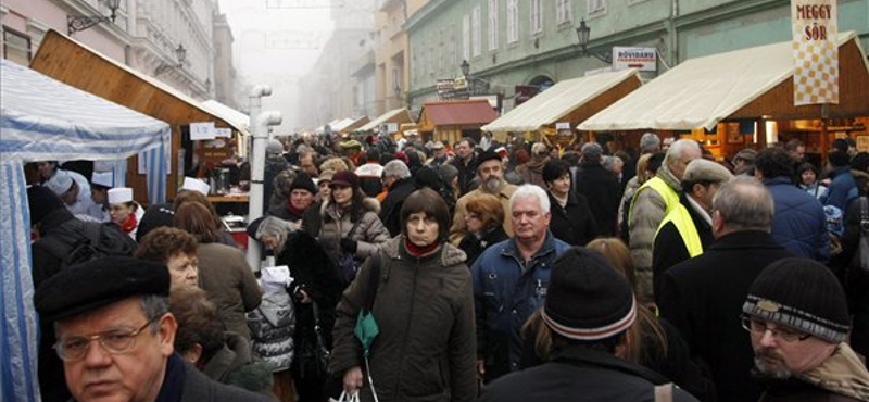 Megkezdődött Miskolcon a jubileumi kocsonyafesztivál