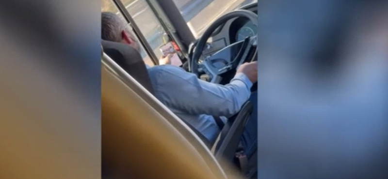 Hosszasan pörgette a mobilján a hírfolyamot egy buszsofőr százas tempónál – videó