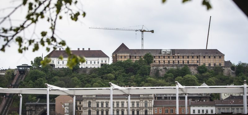 A tervező szerint a Miniszterelnökségnek dukál, hogy erkélyről élvezzék a panorámát