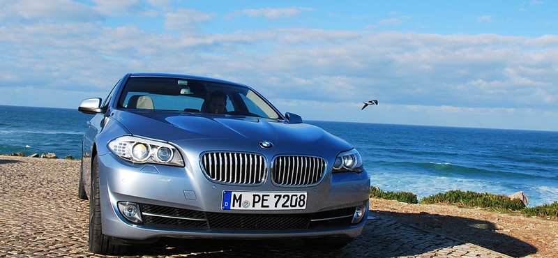 BMW ActiveHybrid 5 teszt: vitorlázás izompólóban